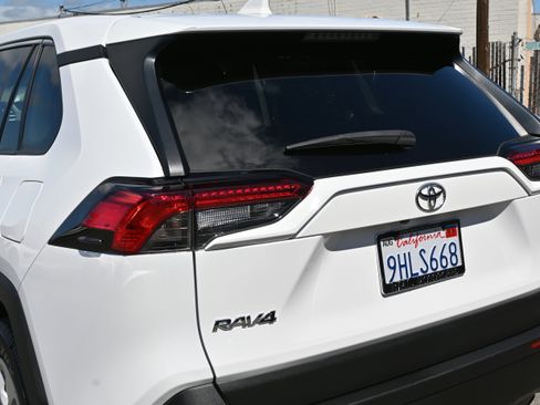 Used 2023 Toyota RAV4 LE image 15