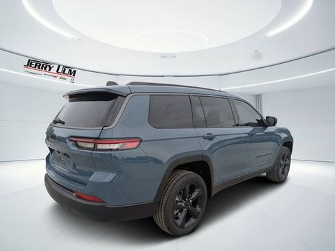 New 2026 Jeep Grand Cherokee L Limited w/ Limited Altitude Package RWD image 3