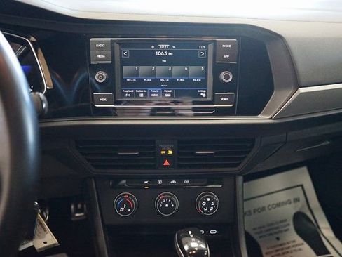 Used 2023 Volkswagen Jetta Sport image 6