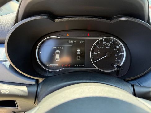 Used 2025 Nissan Versa SV FWD image 33