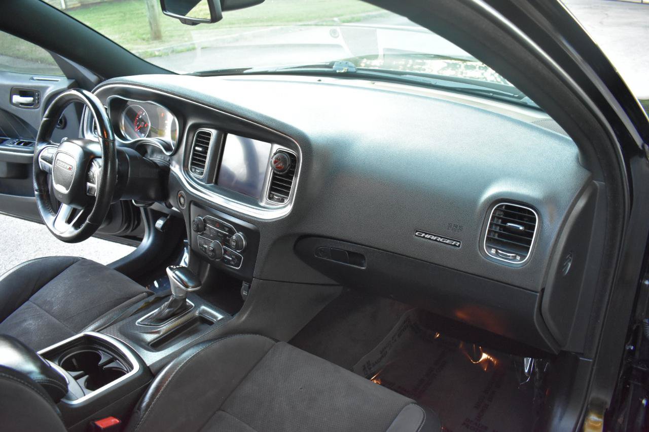 Used 2017 Dodge Charger R/T Scat Pack w/ Beats Audio Group RWD image 22