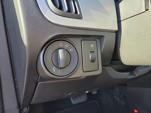 Used 2010 Ford Focus SES image 31