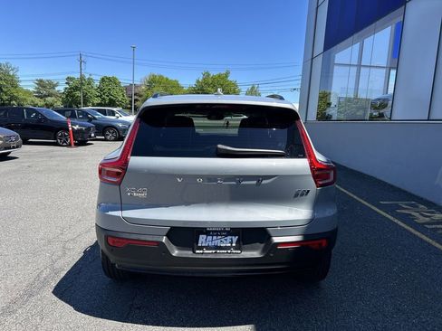 Certified 2024 Volvo XC40 B5 Core AWD/4WD image 7