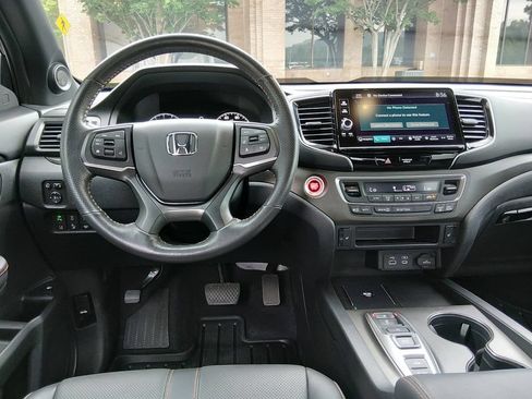 Used 2025 Honda Ridgeline TrailSport image 11