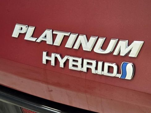 Used 2024 Toyota Sienna Platinum FWD image 6