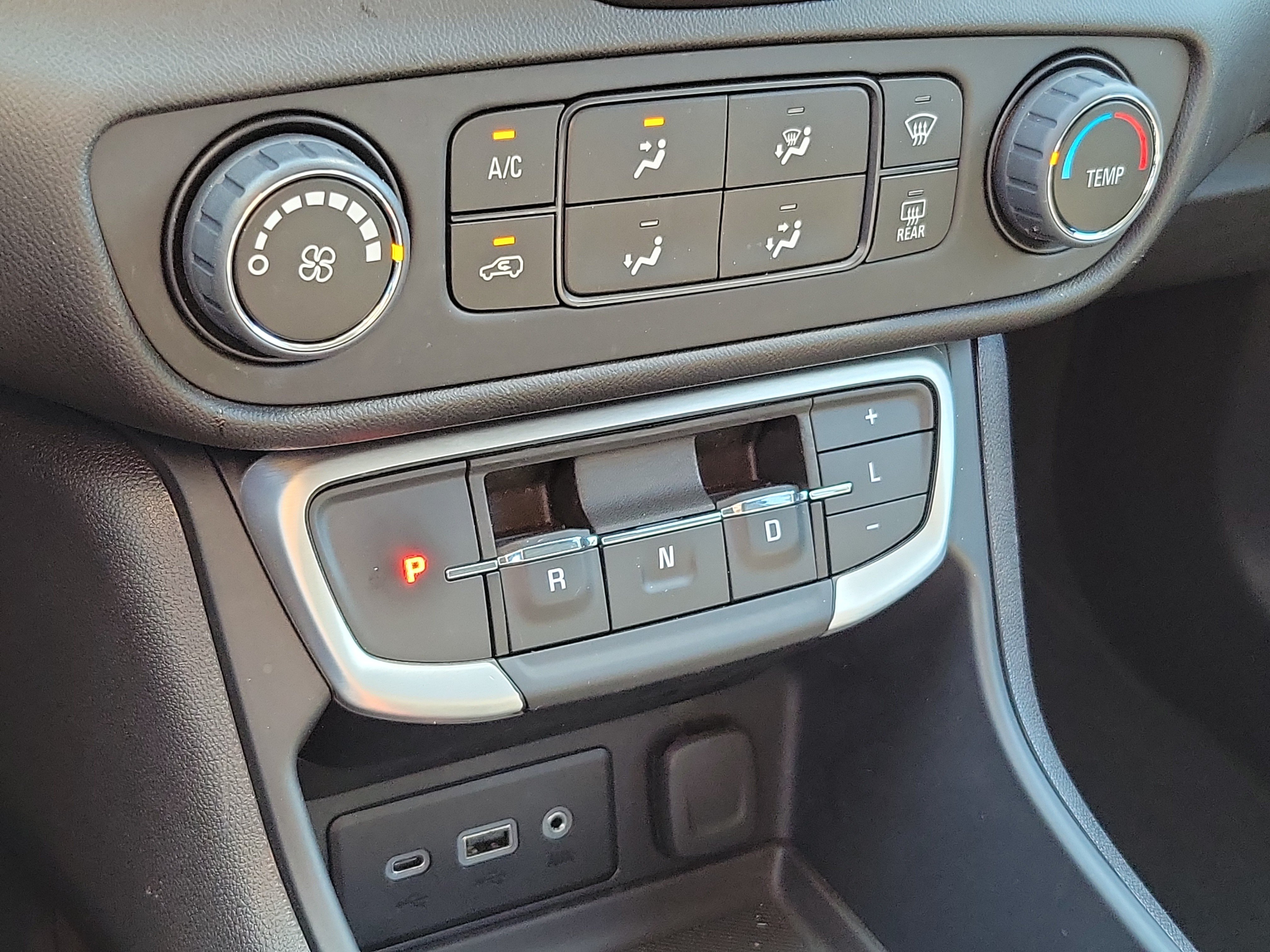 Used 2024 GMC Terrain SLE FWD image 29