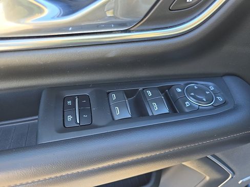 Used 2021 Chevrolet Tahoe High Country w/ Premium Package image 11