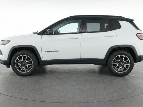 Used 2025 Jeep Compass Trailhawk AWD/4WD image 5