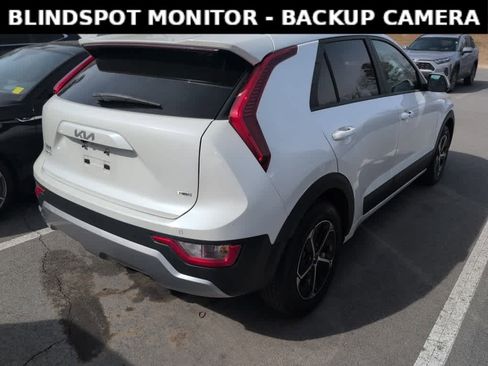 Used 2024 Kia Niro EX image 4