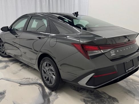 Used 2024 Hyundai Elantra SEL FWD image 6