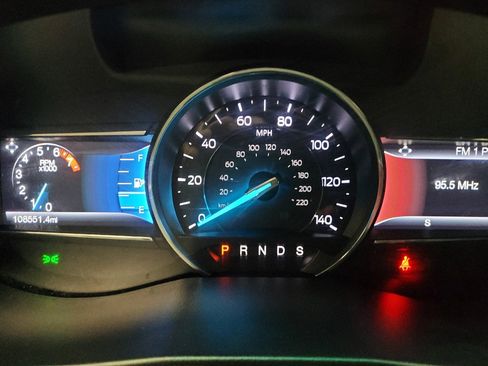 Used 2017 Ford Explorer XLT w/ Equipment Group 202A AWD/4WD image 23