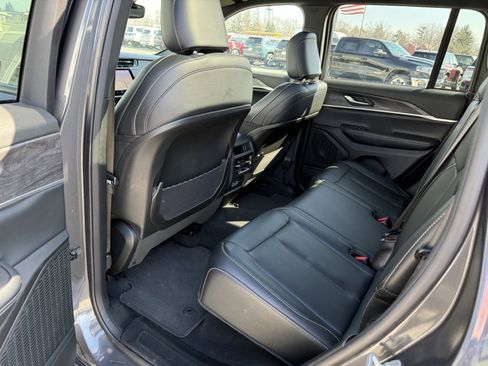 Used 2024 Jeep Grand Cherokee Limited w/ Black Appearance Package image 12