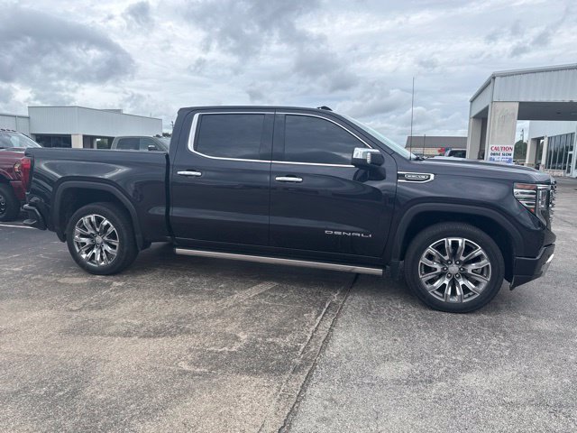 Used 2023 GMC Sierra 1500 Denali w/ Denali Reserve Package AWD/4WD image 2