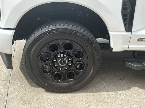 Used 2024 Ford F250 Lariat w/ Black Appearance Package image 11