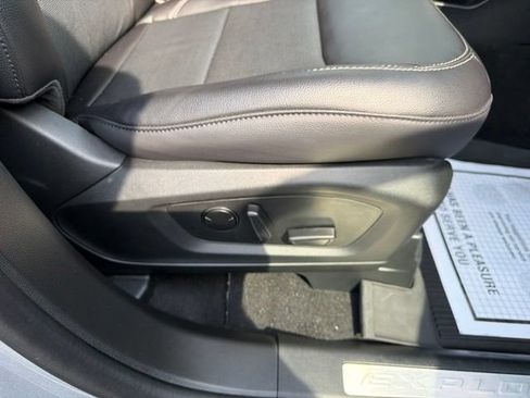 Used 2023 Ford Explorer Limited AWD/4WD image 23