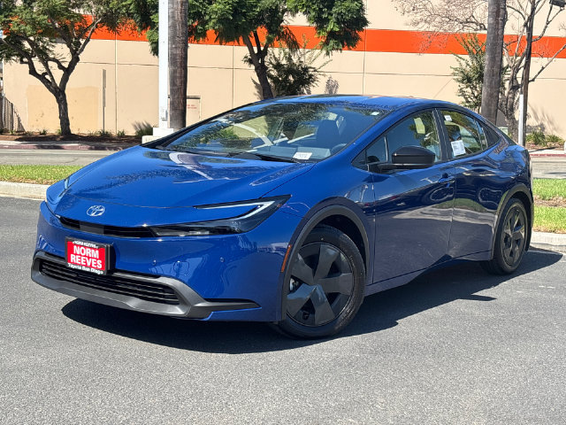 New 2027 Toyota Prius LE FWD image 2