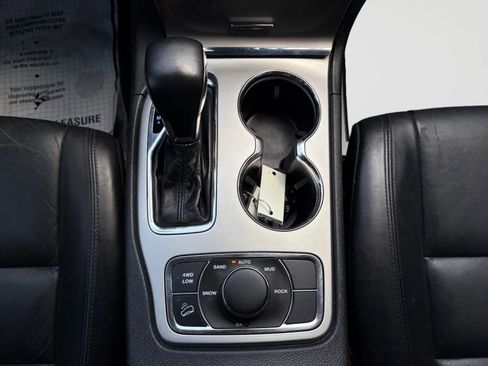 Used 2018 Jeep Grand Cherokee Limited image 25