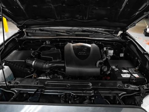 Used 2020 Toyota Tacoma SR5 RWD image 48