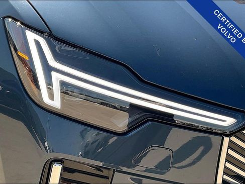 Certified 2025 Volvo XC90 B6 Plus image 38