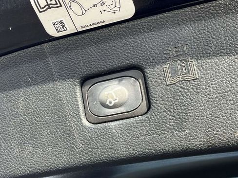 Used 2019 Ford Edge Titanium w/ Cold Weather Package image 22