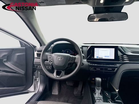 Used 2025 Toyota Camry LE image 25