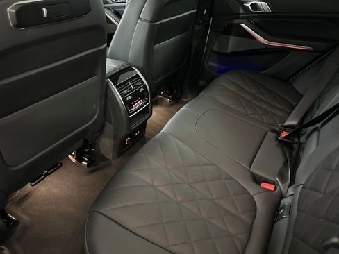 Used 2024 BMW X5 xDrive50e image 4