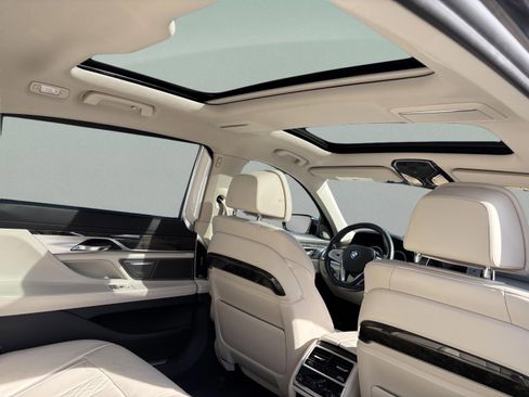 Used 2018 BMW 740i image 32