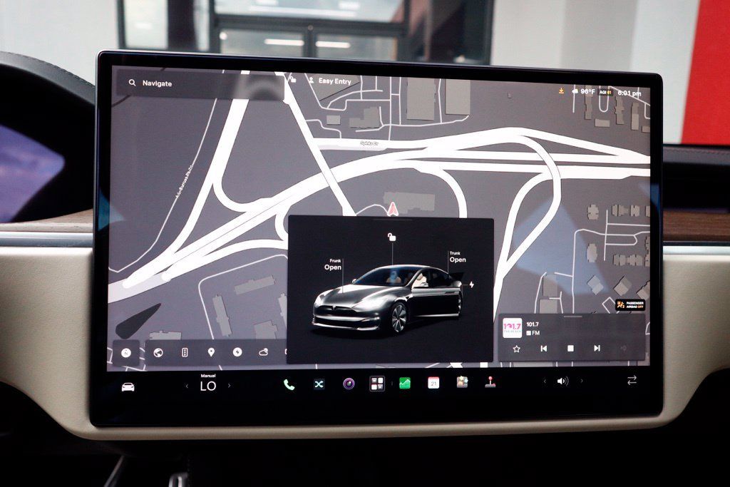 Used 2023 Tesla Model S AWD/4WD image 25