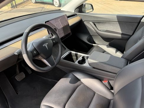 Used 2021 Tesla Model Y Long Range image 23