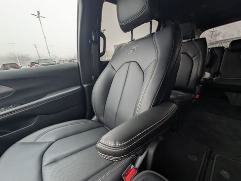 New 2026 Chrysler Pacifica Select w/ S Appearance Package image 13