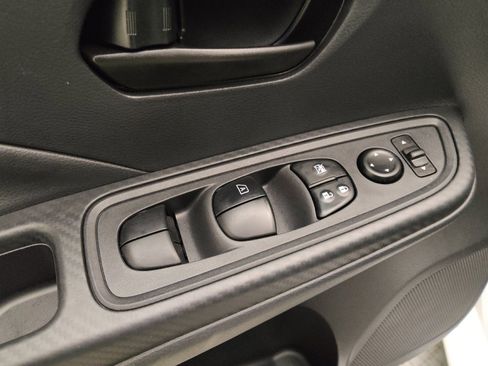 Used 2025 Nissan Versa S image 27