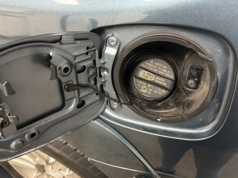 Used 2013 Toyota 4Runner SR5 AWD/4WD image 28