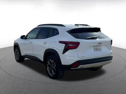 Used 2025 Chevrolet Trax LT image 11