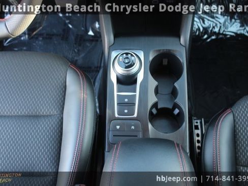 Used 2025 Ford Escape ST-Line image 12