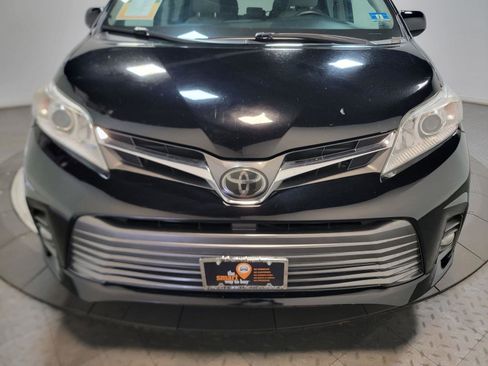 Used 2020 Toyota Sienna XLE FWD image 5