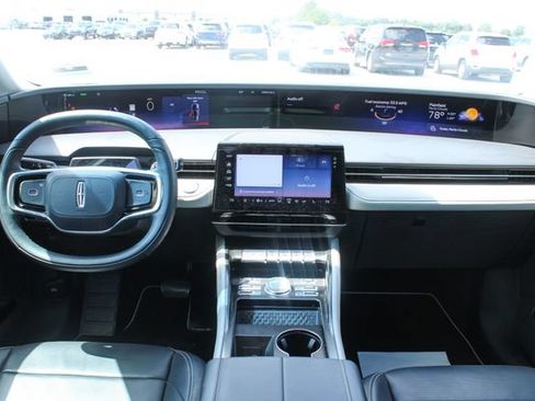 Used 2024 Lincoln Nautilus Premier AWD/4WD image 15