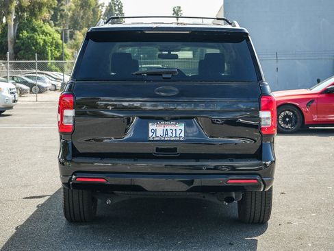 Used 2023 Ford Expedition XLT image 5