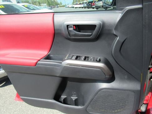 Used 2023 Toyota Tacoma SR5 w/ Technology Package AWD/4WD image 19