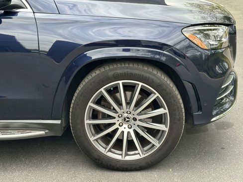 Used 2022 Mercedes-Benz GLS 450 4MATIC w/ AMG Line Exterior image 9