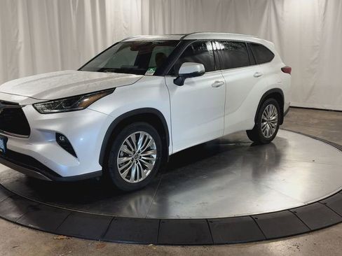 Used 2022 Toyota Highlander Platinum image 6