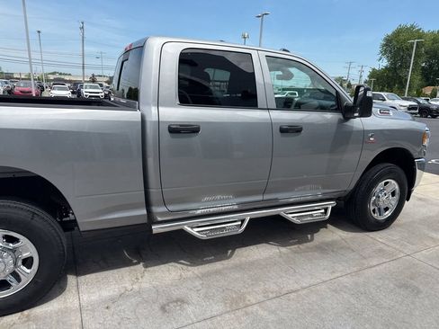 Used 2024 RAM 3500 Tradesman w/ Chrome Appearance Group AWD/4WD image 17