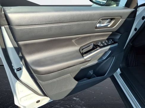 Certified 2025 Nissan Pathfinder SL AWD/4WD image 25