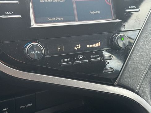 Used 2019 Toyota Camry SE image 23