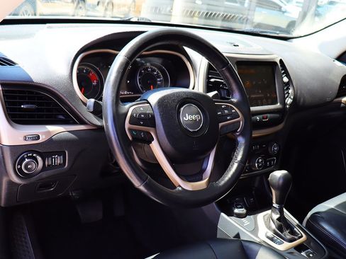 Used 2016 Jeep Cherokee Limited image 38