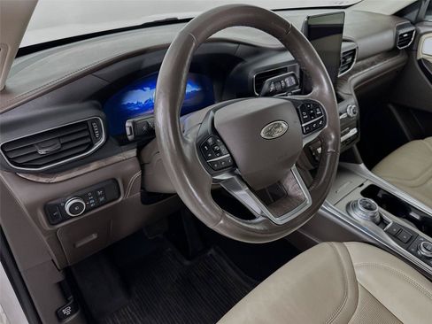 Used 2020 Ford Explorer Platinum w/ Premium Technology Package AWD/4WD image 25