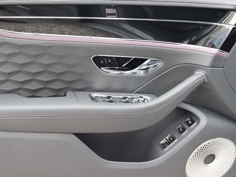 New 2025 Bentley Flying Spur Plug-In Hybrid image 10