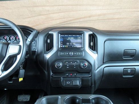 Used 2019 Chevrolet Silverado 1500 Custom w/ Custom Value Package AWD/4WD image 18