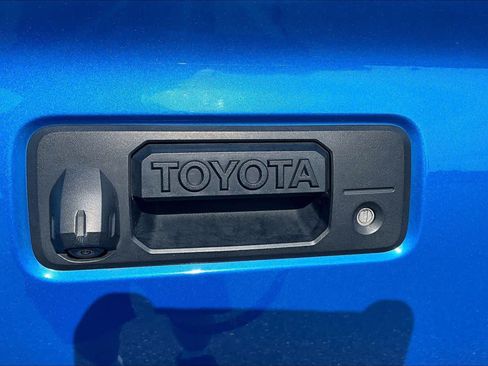 Used 2017 Toyota Tacoma SR5 w/ Tow Package AWD/4WD image 30