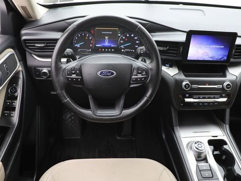 Used 2020 Ford Explorer XLT w/ Comfort Package image 11