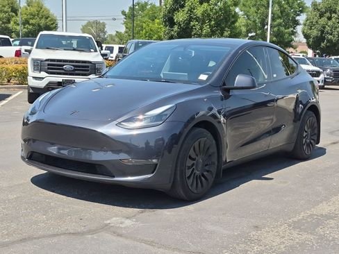 Used 2024 Tesla Model Y Long Range AWD/4WD image 11